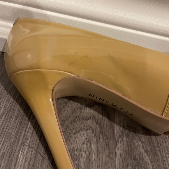 Nine West size 7  3.5” heels - Picture 5 of 6